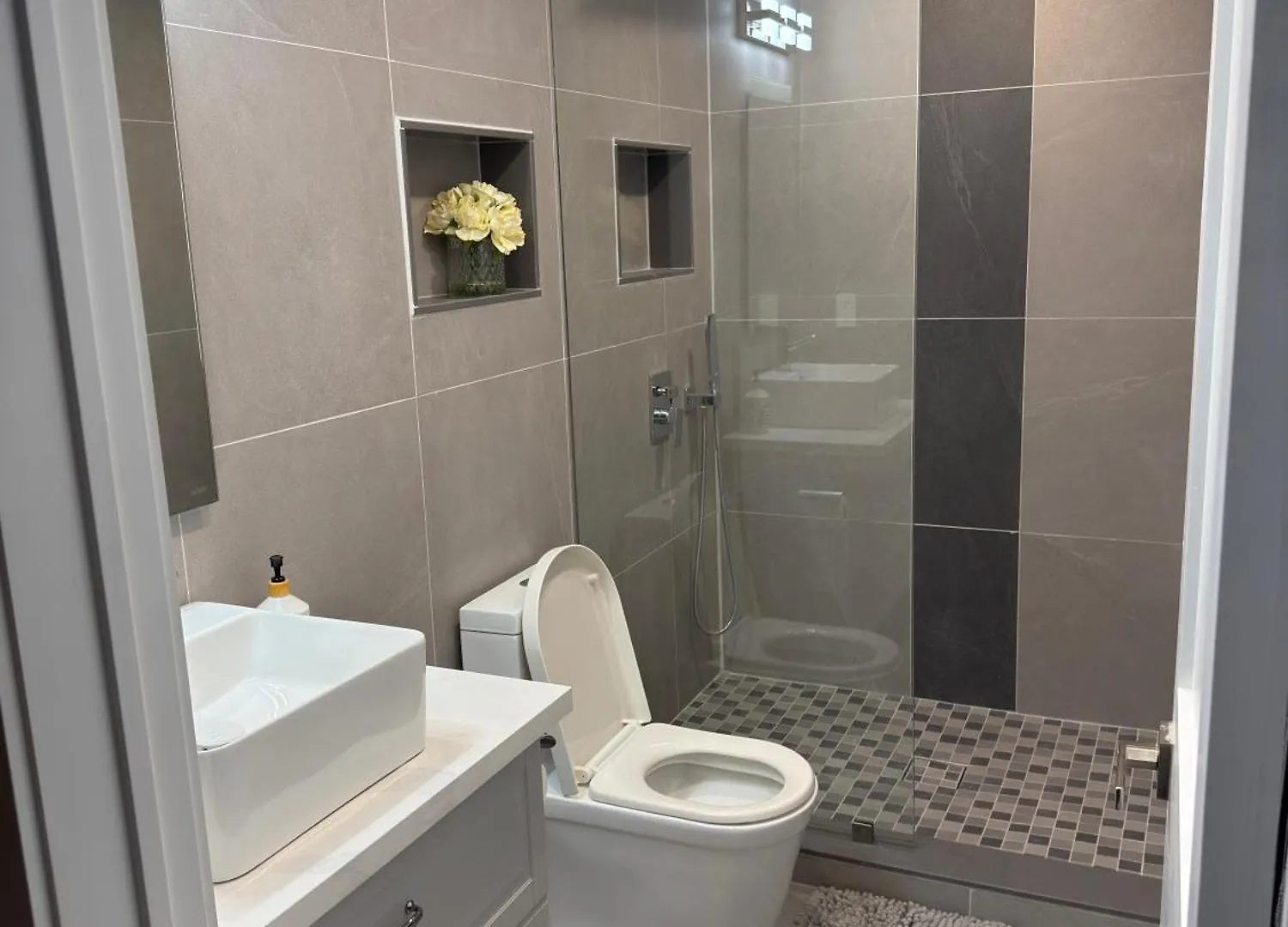 Apartment 890Suites Toronto Canada