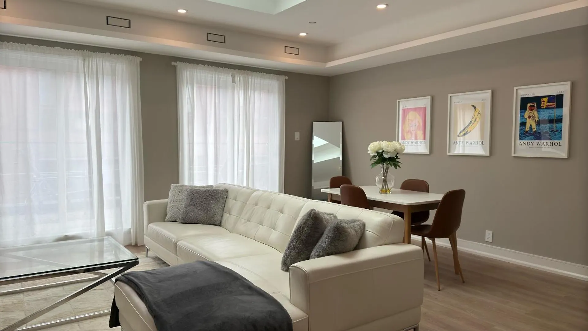 890Suites Toronto 0*,